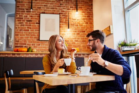 93 grappige en flirterige openingszinnen voor vrouwen